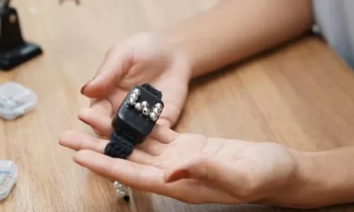 

					Jovens baianas desenvolvem pulseira para neurodivergentes e idosos

				