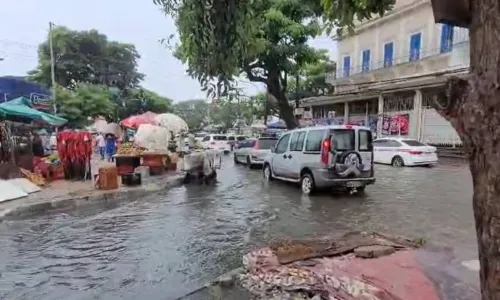 
				
					Largo da Calçada fica inundado após chuva em Salvador
				
				