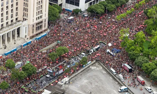 
				
					Leo Santana arrasta meio milhão de pessoas no Rio de Janeiro
				
				