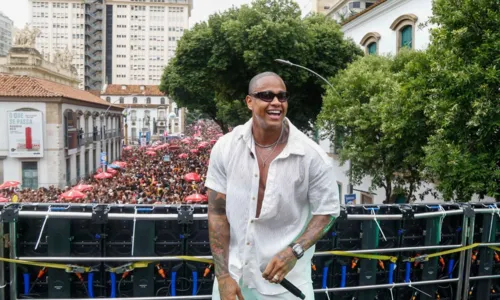 
				
					Léo Santana comanda 'Pipoco' no 4º dia de pré-Carnaval em Salvador
				
				