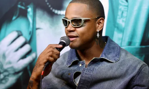  				 					Léo Santana faz história com projeto 'Léo e Elas' 				 				