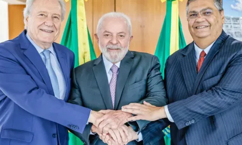 
				
					Lula assina nomeação de Lewandowski no Ministério da Justiça
				
				