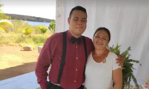 
				
					Mãe e filho morrem após casa pegar fogo no interior da Bahia
				
				