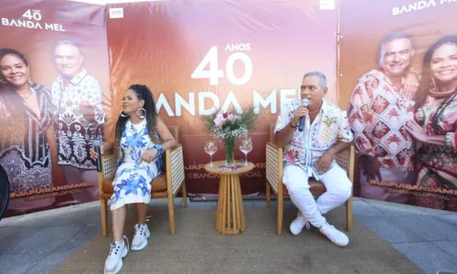 
				
					Márcia Short e Robson Moraes assumem vocais da Banda Mel
				
				
