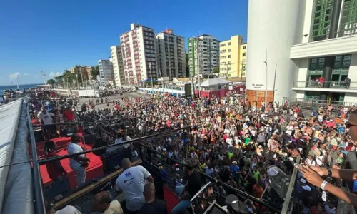 
				
					Márcio Victor agita Farol da Barra em ação do Festival de Verão
				
				