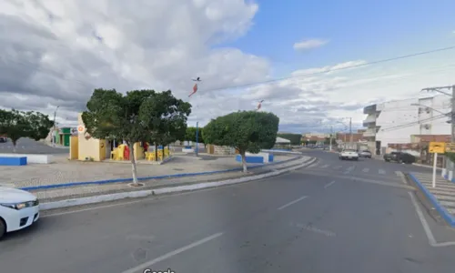 
				
					Motorista perde controle e veículo atropela mulher em praça de Uauá
				
				