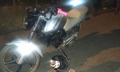 
				
					Mulher morre e duas pessoas ficam feridas após batida de motos na BA
				
				