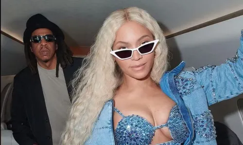 
				
					Novas fotos revelam que Jay-Z acompanhou Beyoncé na visita a Salvador
				
				