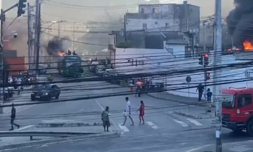 
				
					Ônibus que pegaram fogo em garagem de Salvador estavam em manutenção
				
				