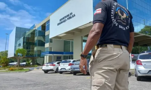 
				
					Operação prende PM suspeito de vender fuzis em Salvador
				
				