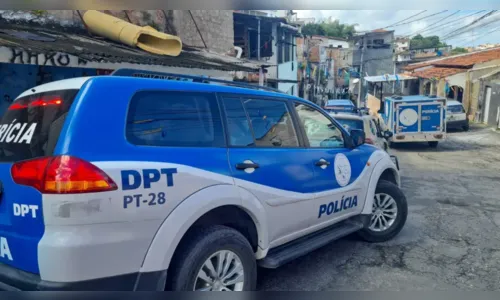 
				
					PM é morto após troca de tiros no bairro do IAPI, em Salvador
				
				