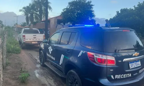 

					PMs suspeitos de integrar milícia são suspensos de funções na BA

				