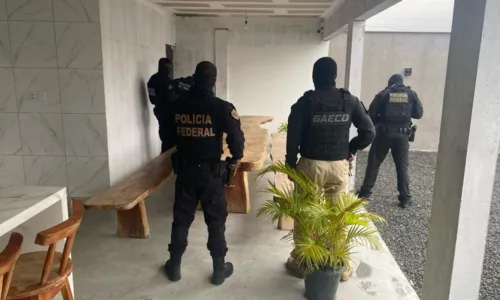 

					PMs suspeitos de integrar milícia são suspensos de funções na BA

				