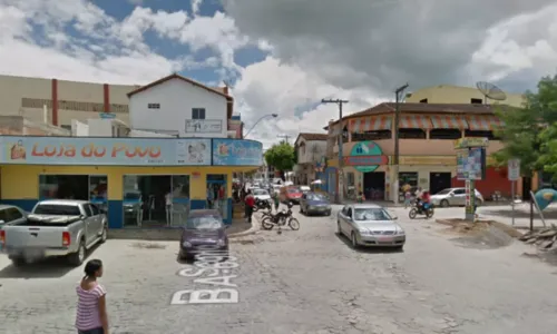 
				
					Pai e filho são assassinados dentro de casa na Bahia
				
				