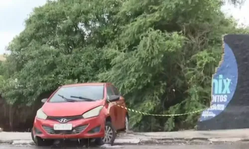  				 					Pai salva esposa e filho de alagamento em Feira de Santana 				 				