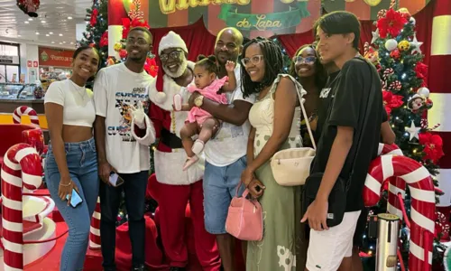 
				
					Papai Noel negro presenteia crianças com representatividade na Bahia
				
				