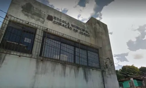  				 					Parte de prédio desaba em bairro de Salvador 				 				