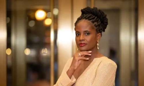 

					“Pequeno Manual Antirracista” de Djamila Ribeiro estreia no teatro

				