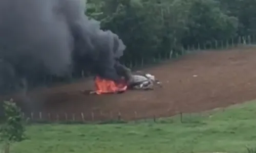 

					Piloto vítima de queda de avião na Bahia é enterrado em Pernambuco

				