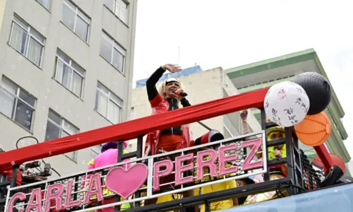 
				
					'Pipoca Doce': veja fotos do desfile comandado por Carla Perez
				
				