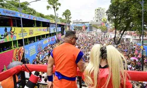 
				
					'Pipoca Doce': veja fotos do desfile comandado por Carla Perez
				
				
