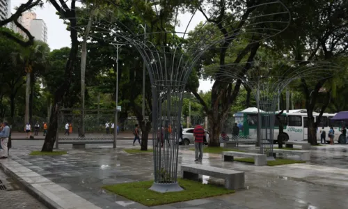 
				
					Praça do Campo Grande é reaberta com realocação dos pontos de ônibus
				
				