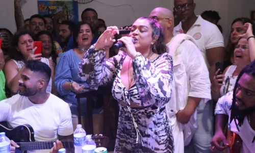 
				
					Preta Gil canta em roda de samba no Centro Histórico de Salvador
				
				