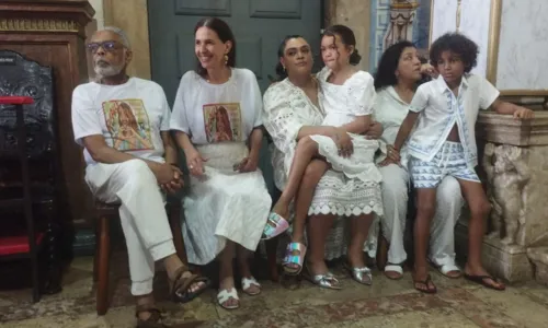 
				
					Preta Gil celebra missa com familiares e amigos em Salvador; FOTOS
				
				