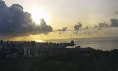 
				
					Previsão do tempo: sol predomina, mas tempo segue instável em Salvador
				
				