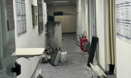 
				
					Princípio de incêndio assusta pacientes no Hospital Português
				
				