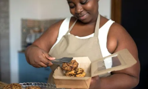 
				
					Projeto oferece 500 vagas para cursos gratuitos de culinária; confira
				
				