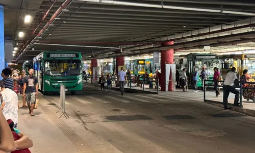 
				
					Protesto de rodoviários deixa fila de ônibus na Lapa e interrompe BRT
				
				