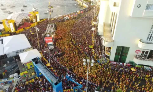 
				
					Quase 3 milhões de turistas devem chegar à Bahia para o Carnaval
				
				