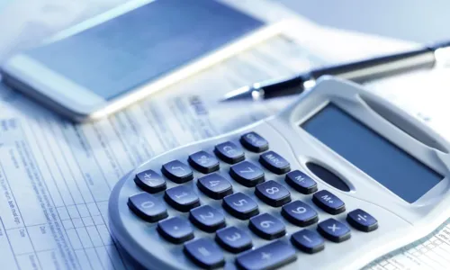  				 					Reforma tributária deve reduzir em 30% alíquota para 18 profissionais 				 				