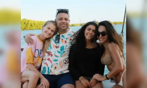 
				
					Ronaldo Fenômeno curte fim do ano no sul da BA com filhos e esposa
				
				