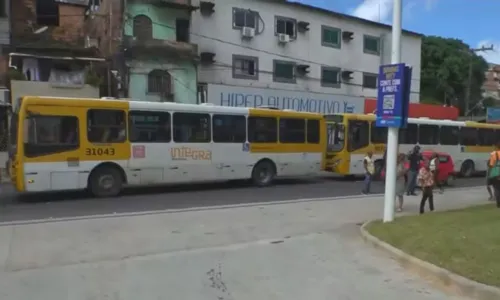 
				
					Saída dos ônibus de Salvador terá atraso na terça-feira (30); entenda
				
				