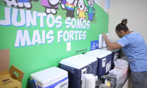 
				
					Salas de vacinação contra a dengue são ampliadas em Salvador
				
				