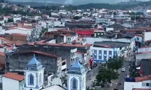  				 					Santo Amaro: mulher morre após ter faca cravada em pescoço 				 				
