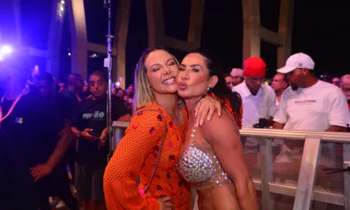 

					Scheila Carvalho 'mete' dança em ensaio e posa com Carla Perez; veja

				