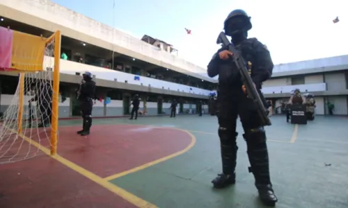 
				
					Segurança máxima: líderes de facções criminosas da BA são transferidos
				
				