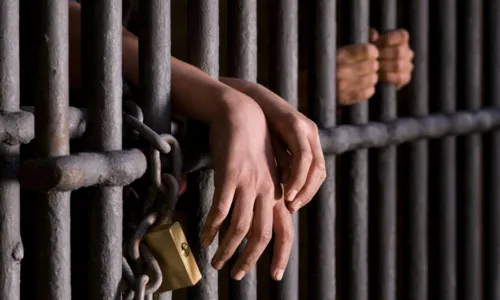 
				
					Senado aprova projeto de lei que restringe 'saidinhas' dos presos
				
				