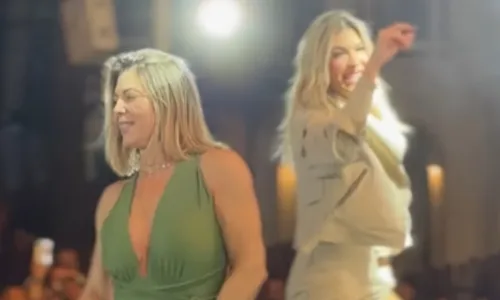  				 					Sheila Mello e Lore Improta roubam a cena durante show na Espanha 				 				