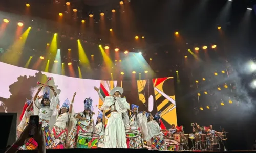  				 					Show de Brown e Larissa Luz teve hit de Beyoncé e cobra da Viradouro 				 				
