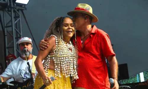  				 					Sob forte chuva, Banda Mel encerra 'Viva Salvador' no Parque da Cidade 				 				