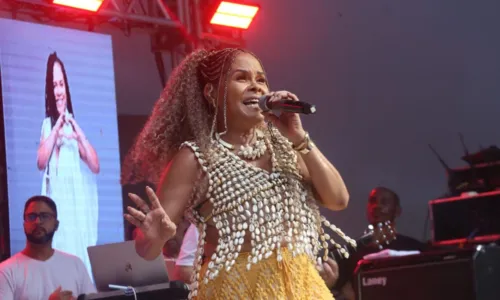  				 					Sob forte chuva, Banda Mel encerra 'Viva Salvador' no Parque da Cidade 				 				