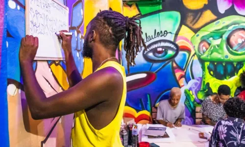  				 					Spray Cabuloso muda cenário urbano com pinturas que exaltam o negro 				 				