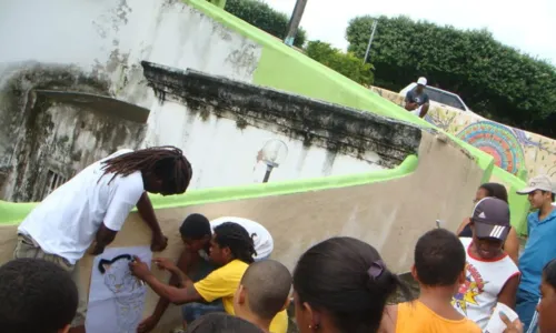  				 					Spray Cabuloso muda cenário urbano com pinturas que exaltam o negro 				 				