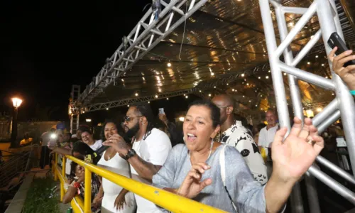 

					Supresa de Xande, Regina Casé e mais: veja fotos do Cortejo Afro

				