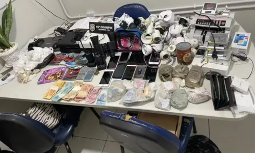 
				
					Suspeito de chefiar tráfico é preso com R$ 20 mil em espécie na Bahia
				
				