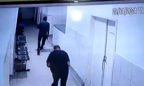
				
					Suspeitos invadem hospital e matam um paciente em Brumado
				
				
